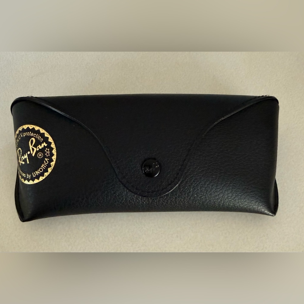 Ray-Ban Classic Black Frame - Picture 4 of 5